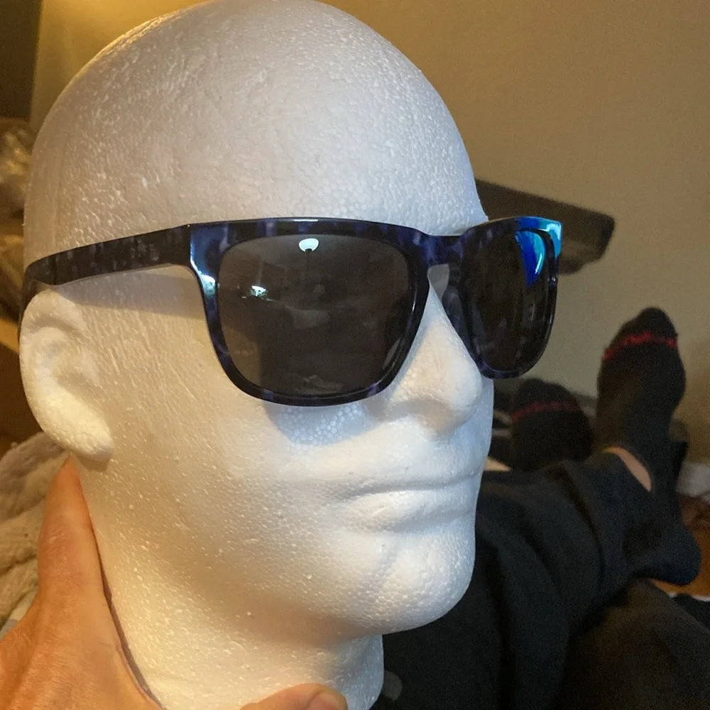 DIFF CHARITABLE EYEWEAR “JAKE” wayfarer style polarized sunglasses